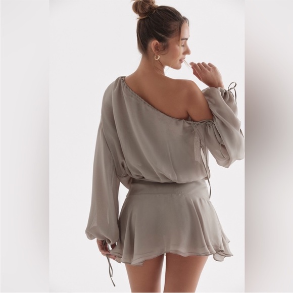 HOUSE OF CB 'Wilhelmina' Ash Green Off Shoulder Dress NWOT - Picture 6 of 10